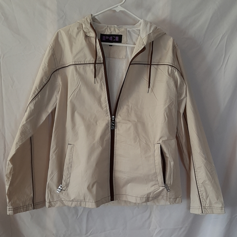 windbreaker/raincoat